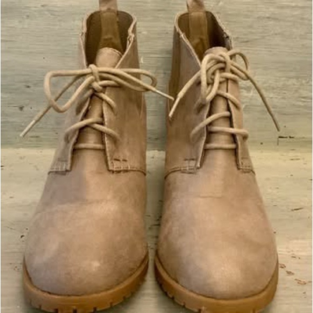 Rampage Faux Suede Leather Wedge Ankle Booties Size 8 Tan Lace Up Good Condition - Picture 2 of 7